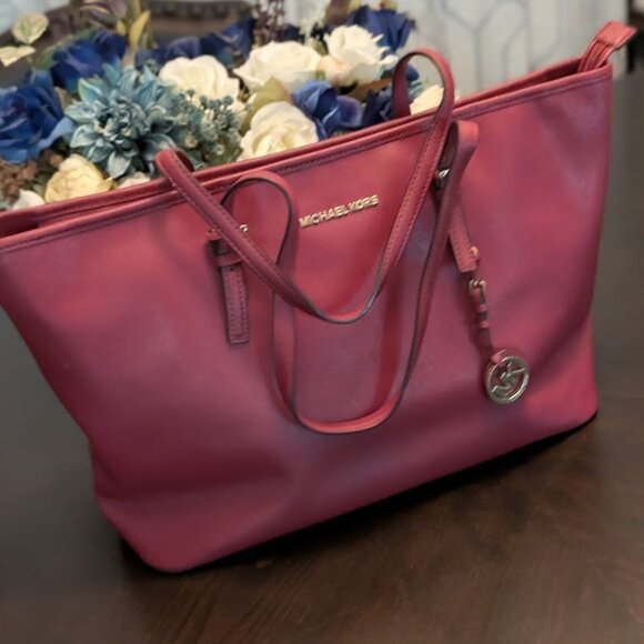 O2 MICHAEL KORS Cranberry Large Tote (NWOT) - Picture 2 of 10